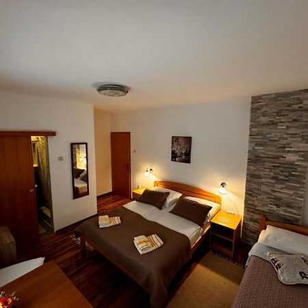 Guest House Family Varda Plitvice Lakes Плитвицька Єзера Екстер'єр фото