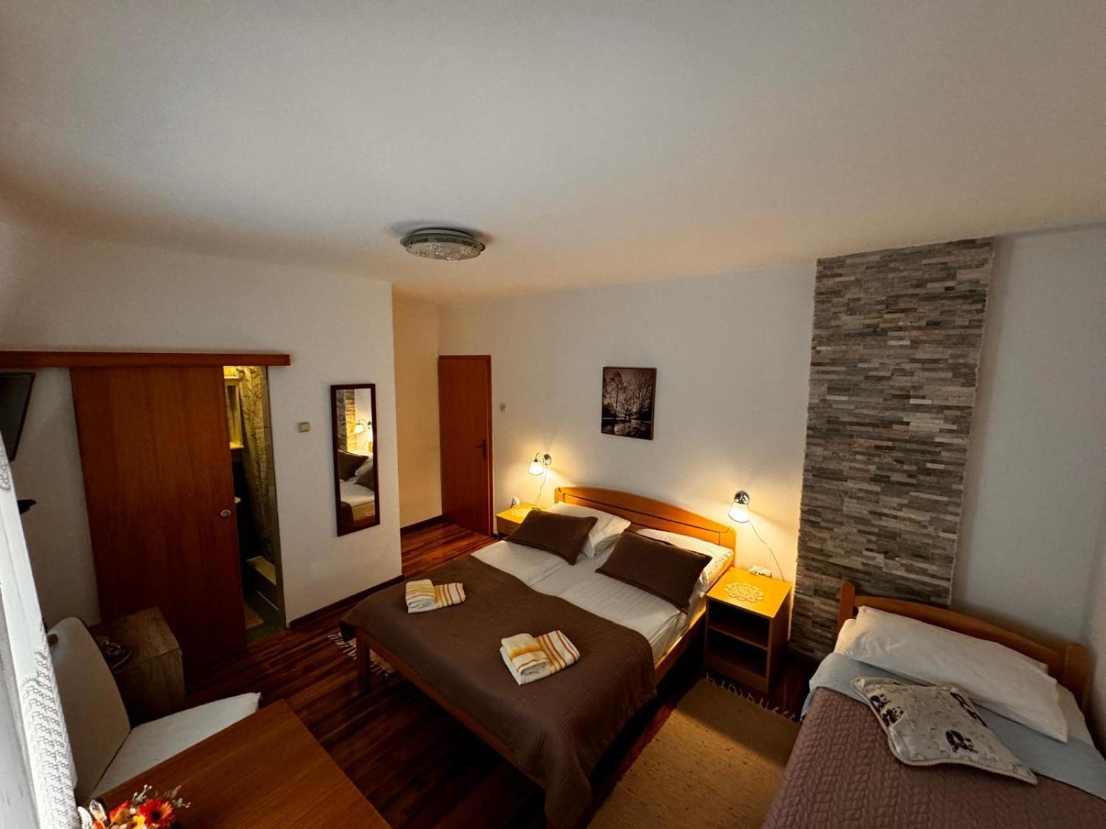 Guest House Family Varda Plitvice Lakes Плитвицька Єзера Екстер'єр фото