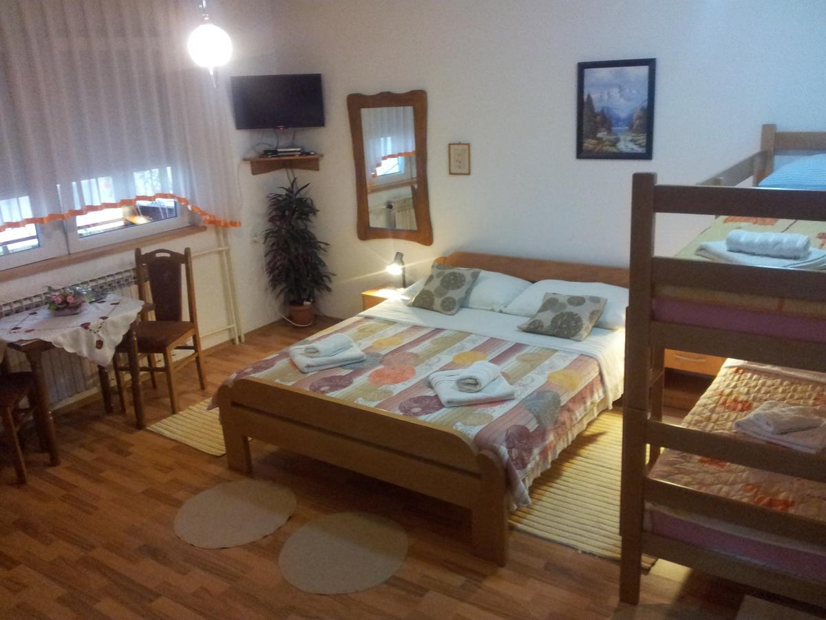 Guest House Family Varda Plitvice Lakes Плитвицька Єзера Екстер'єр фото